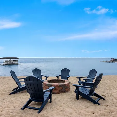Beachfront Hotel Houghton Lake-3